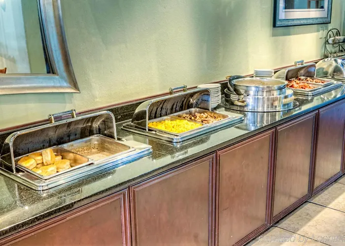North I-270 Worthington Hotel 3*