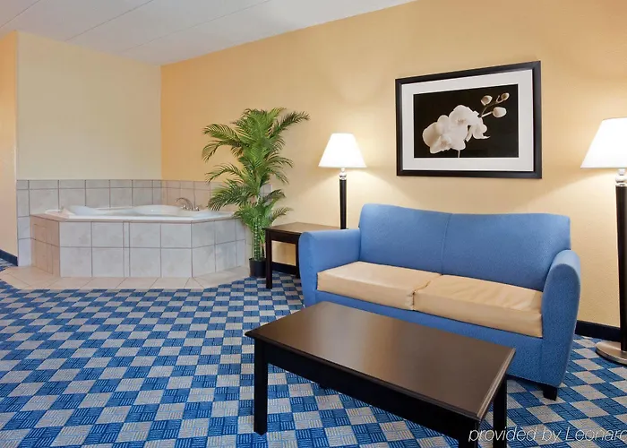 North I-270 Worthington Hotel 3*